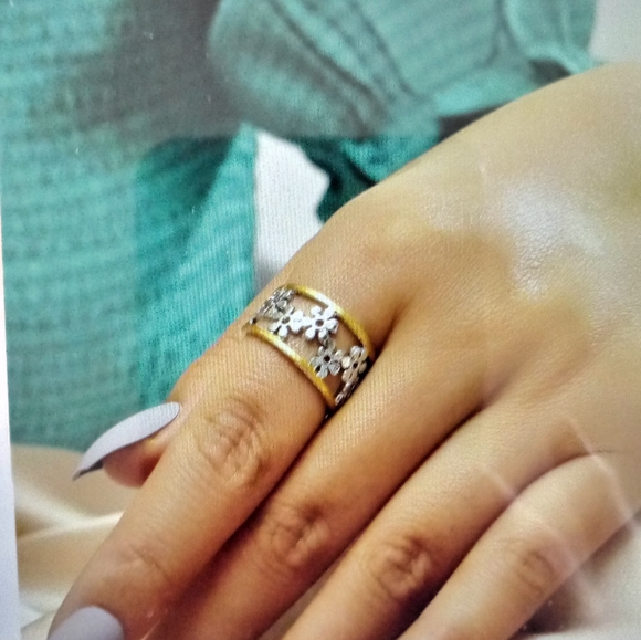 New silver and gold filigree floral adjustable ring - Picture 2 of 3